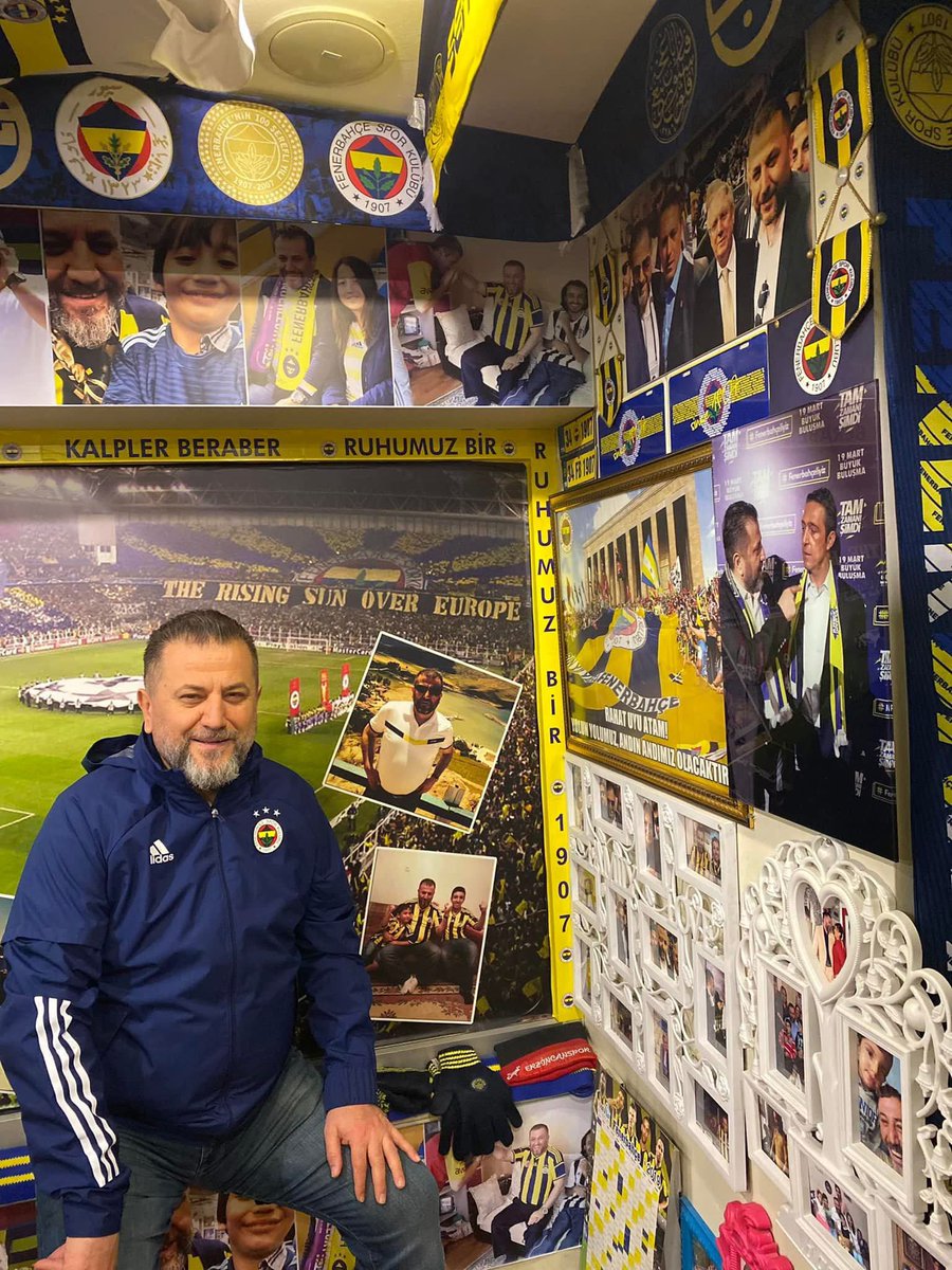 ACamekan's tweet photo. #GÜNAYDIN…!💛💙🇹🇷 
Yaşama sordum; neden bu kadar zorsun?
 Yaşam gülümsedi ve şöyle dedi:
 Siz insanlar kolay şeylerin değerini hiç 
  bilmezsiniz."
🦋
“Yaşamın bana verdiği iki ders; çevreni gittikçe daralt, gereksiz kalabalıkların seni üzmesine
izin verme.“ 
Franz Kafka

Mutlu, huzurlu hafta sonları olsun..💜
#İnsancayaşamak #Fenerbahçe #FneebahçeBirYaşamdır💛💙🇺🇦
