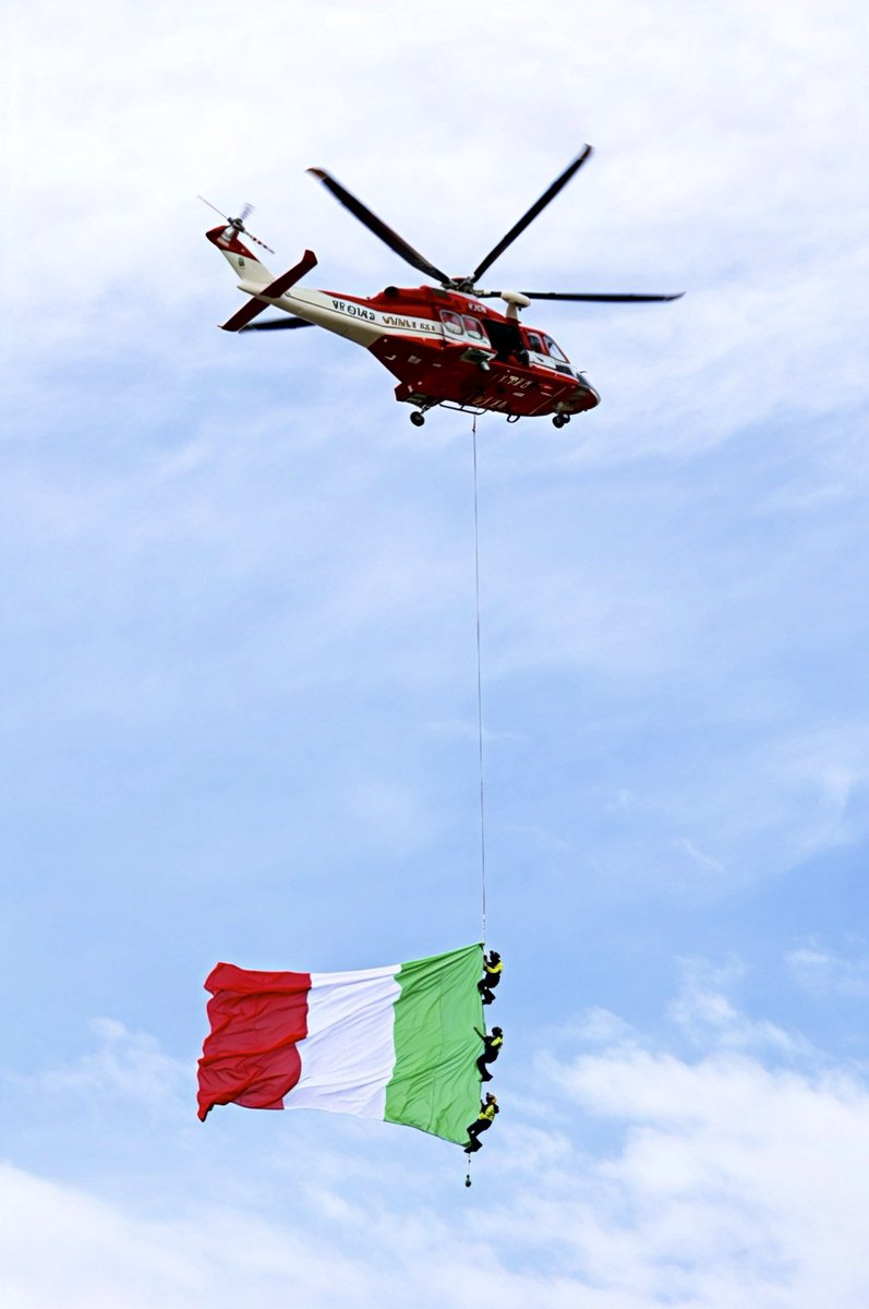vigilidelfuoco's tweet image. Buon #25aprile, viva l’#Italia! 

#Liberazione #vigilidelfuoco