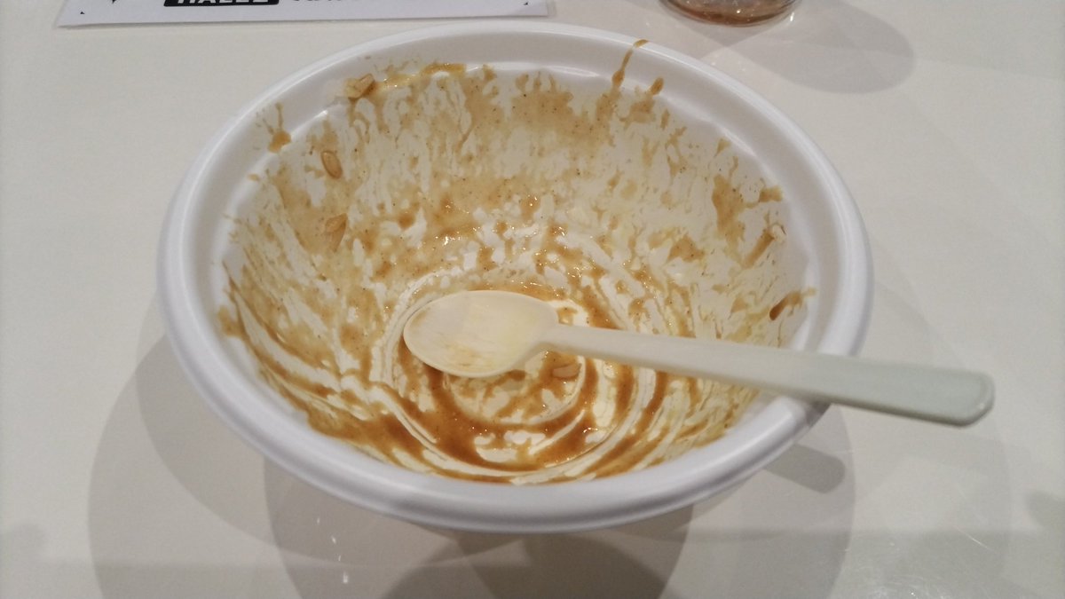 seiryutisin's tweet photo. 列も落ち着いてたので、休憩がてら超会議のカレー食ったら辛かった。
つらい。 https://t.co/fpnLi9KqJq