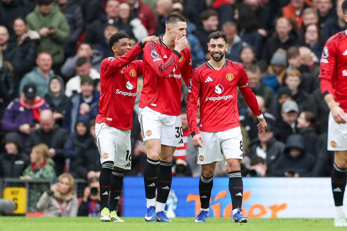 unitedchad04's tweet image. 🚨SESKO on BRUNO

🗣️ "I get a lot of advice from Bruno [Fernandes]. At every training session, after training, sometimes even before training. Whatever he tells you, do it, without hesitation. I'm truly grateful for the opportunity to be by his side." #MUFC

{@MUnitedFR }