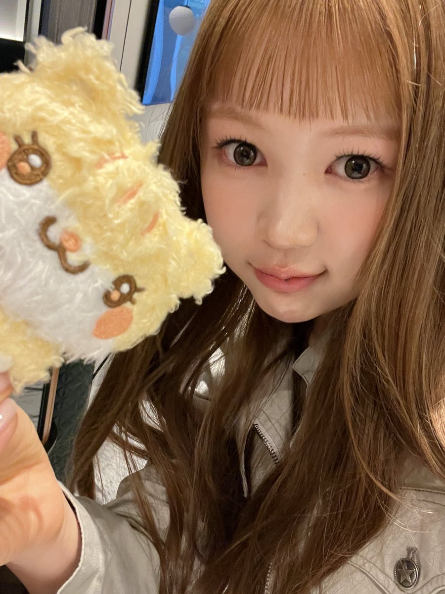 햄쏭이 언니랑 똑같이 생겼네 진짜
앞머리까지 똑닮기