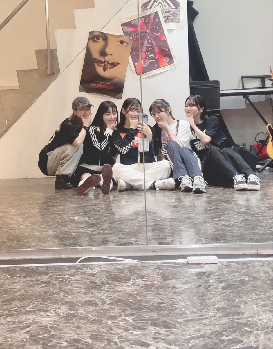 reina_kotoishi's tweet photo. #終演後物販卍

1.2枚目2018年5月
3.4枚目2026年4月 https://t.co/gtzRpGjpt3