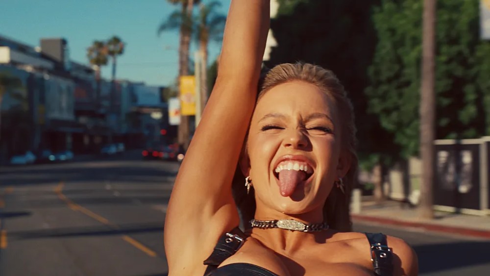 Benjamin (click follow) tweet media