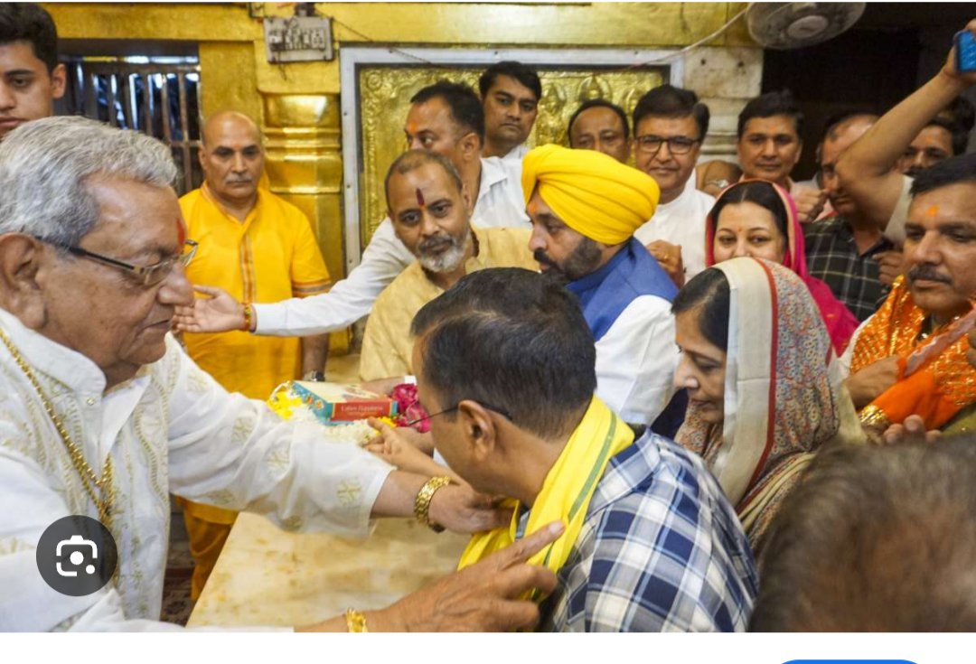 . <a href="/AamAadmiParty/">AAP</a> ने आजतक 12 लोगों को राज्यसभा भेजा है। उन 12 लोगों में एक भी मुसलमान नहीं है। एक भी दलित नहीं है। एक भी ओबीसी नहीं है। 12 में मात्र एक महिला है।

पंजाब देश का सर्वाधिक दलित आबादी वाला राज्य है। वहाँ से इन्होंने ने 8 लोगों को राज्यसभा भेजा है। एक दलित नहीं मिला