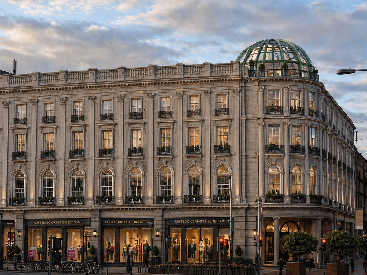 robclay26's tweet photo. @FionaSmall Ai revamp, think we could learn alit from the likes of Vienna, krakow etc where they rebuild and keep it classic style. So many bland boring buildings in Dublin. Really comes to your attention when you visit other capitals https://t.co/KM6E4xfGVo