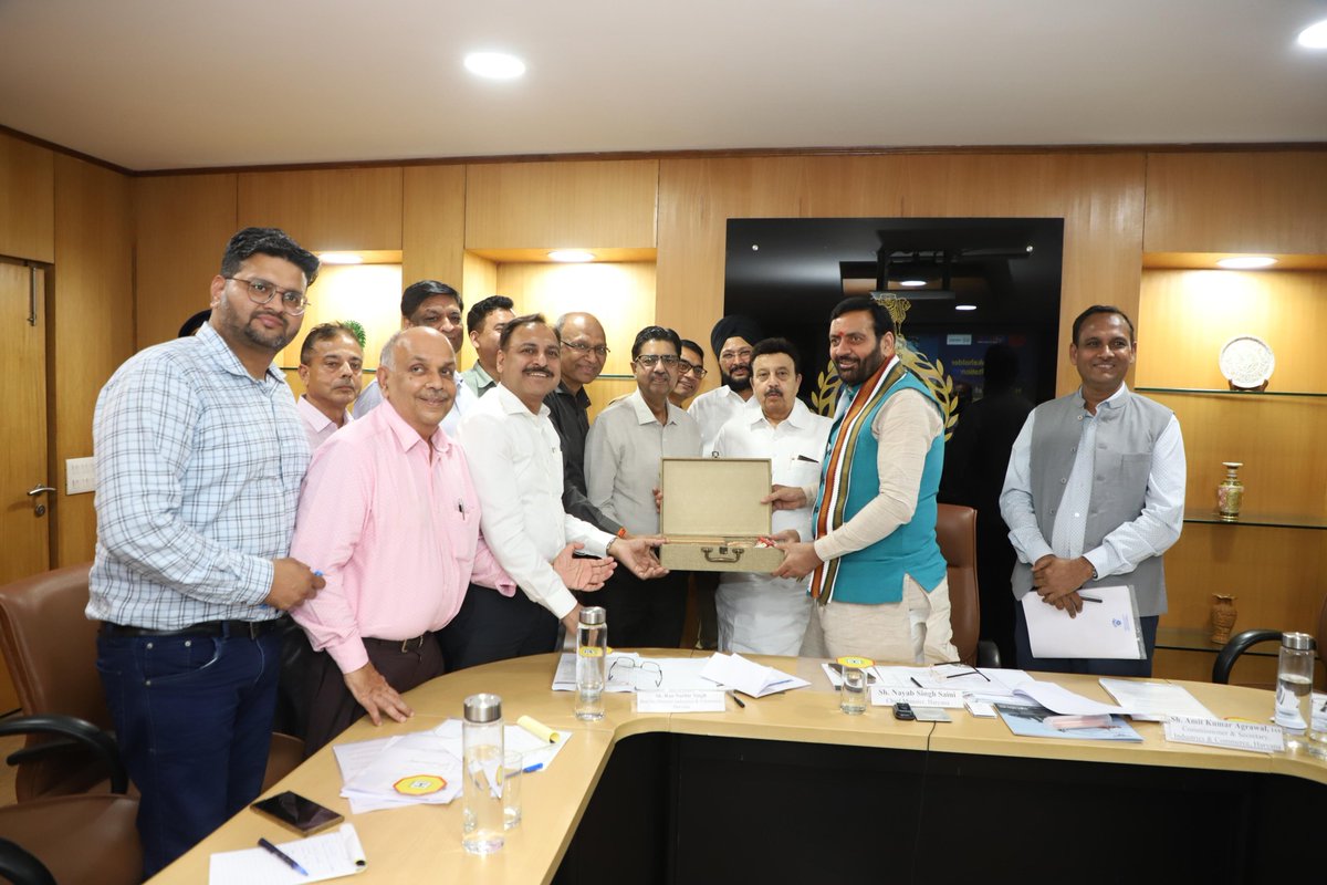 हरियाणा की नई औद्योगिक नीति पर माननीय मुख्यमंत्री के साथ संवादात्मक बैठक

हरियाणा की आगामी औद्योगिक नीति से संबंधित प्रमुख मुद्दों, चिंताओं एवं सुझावों पर विचार-विमर्श के लिए 23 अप्रैल, 2026 को हरियाणा भवन, नई दिल्ली में माननीय हरियाणा के मुख्यमंत्री श्री नायब सिंह सैनी जी एवं