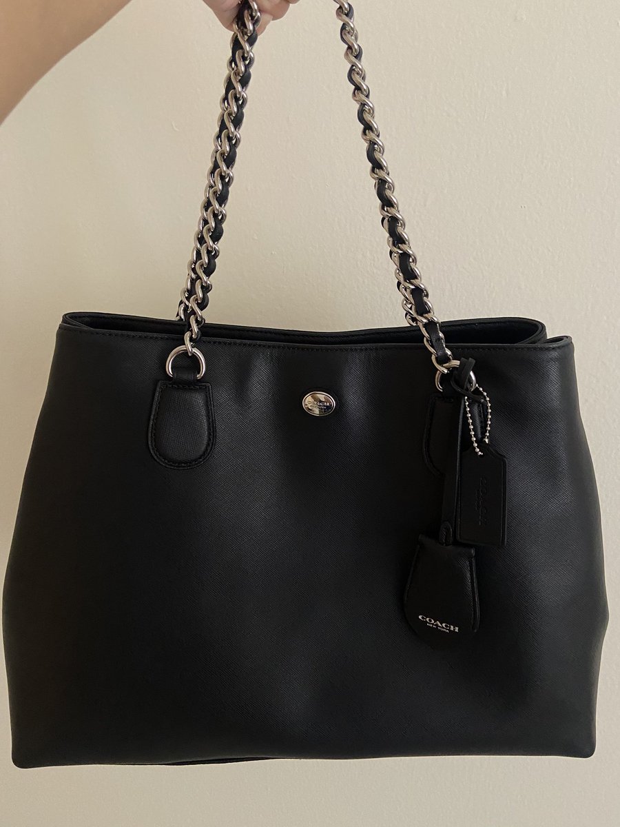 diaaiddd's tweet photo. ส่งต่อCoach Peyton Leather Chain
Tote สภาพสวยมากๆ ใช้สะพายไปไม่กี่ครั้ง 2150 รวมส่ง ดูรูปเพิ่มเติท DMมาได้เลยค่ะ 
#กระเป๋าcoach #กระเป๋ามือสอง #ส่งต่อกระเป๋า https://t.co/3dvBnX26hx