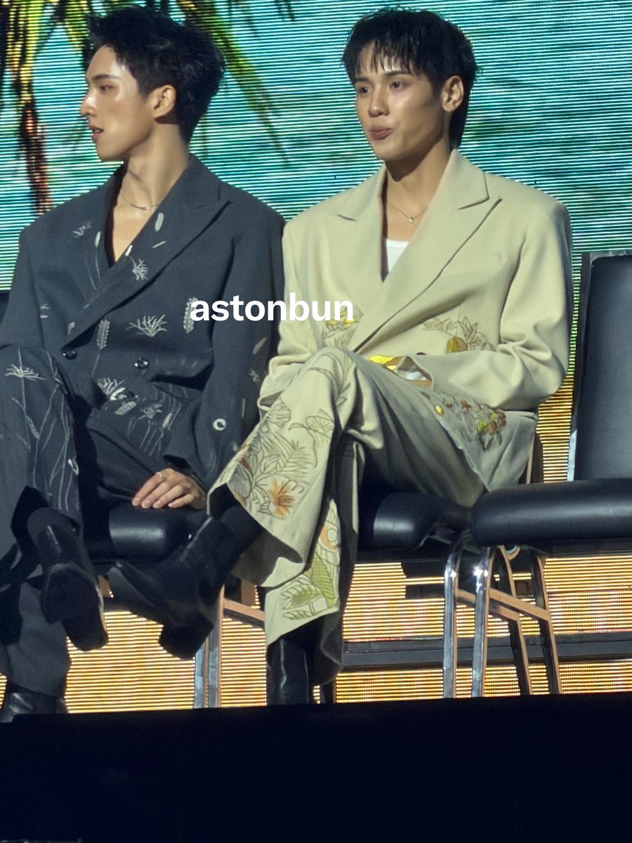 astonbun's tweet image. OH MY GOD 

FIRST MEMORY WITH SURFJAVA

#SurfJavaFanMeeting
#surfjava #swensurf #javabh