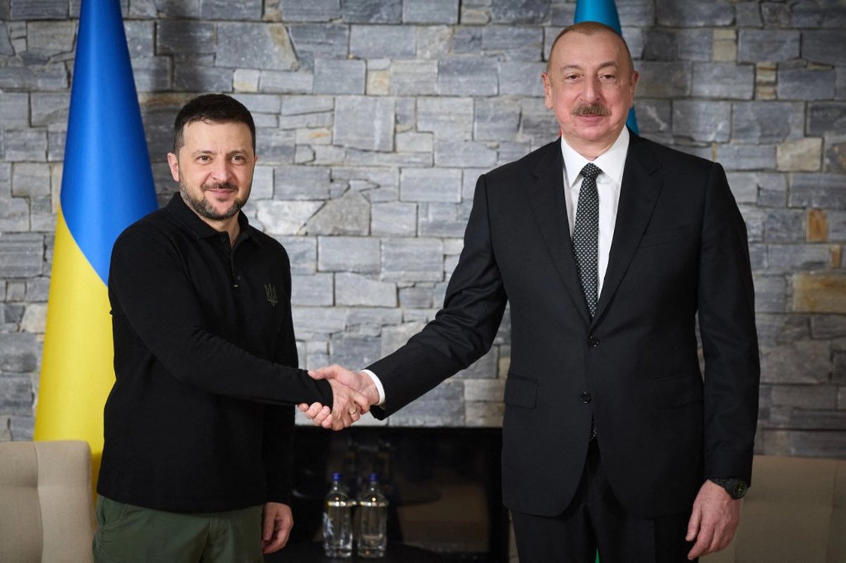 RT by @mikenov: Azerbaycan "bağımsızlık-egemenlik" hattında TARİH YAZDI... Ukrayna lideri Zelenski resmi ziyaret için Bakü'de! 2022 sonrası bir -eski Sovyet toprağına- ilk ziyaret, Aliyev'den Putin'e açık meydan okuma! VİDEO ANALİZ gelecek Foto: 2025-DAVOS pic.