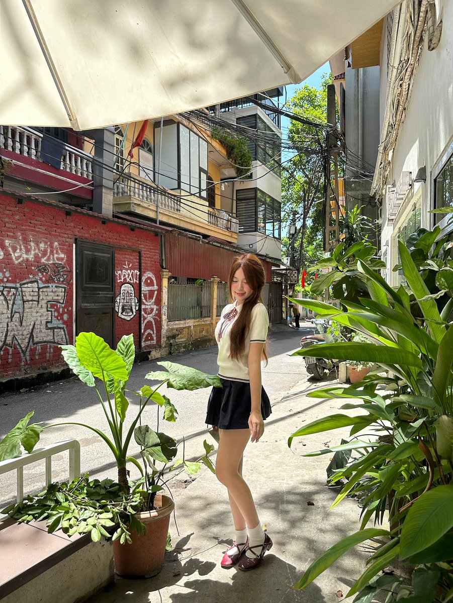 Alex Thompson tweet media