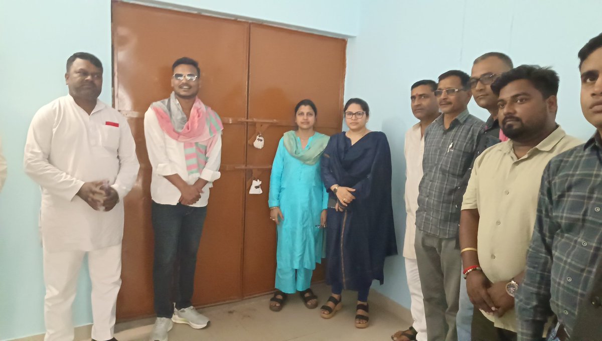 dmgonda2's tweet photo. ई.वी.एम. वीवीपैट एवं वेयरहाउस का राजनैतिक पार्टी पदाधिकारियों के साथ निरीक्षण किया गया।
#निरीक्षण
#गोण्डा_उत्तर_प्रदेश https://t.co/8sGft8rbCr