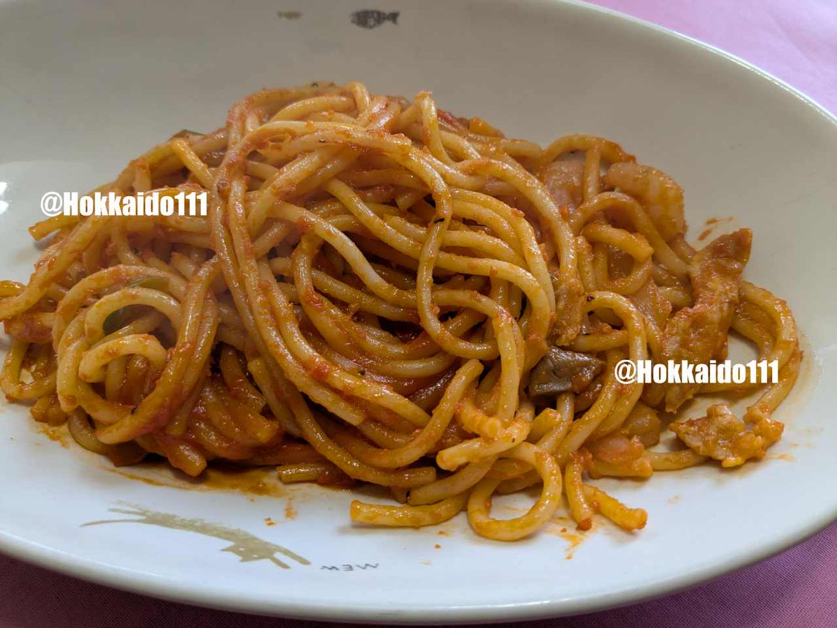 TLog100's tweet image. Frozen Neapolitan Spaghetti from the popular restaurant "Restaurant Hachi" in Sendai.

The tomato sauce was rich and flavorful, with a strong tomato taste. The sauce was excellent.

#FrozenFood #JapaneseFood