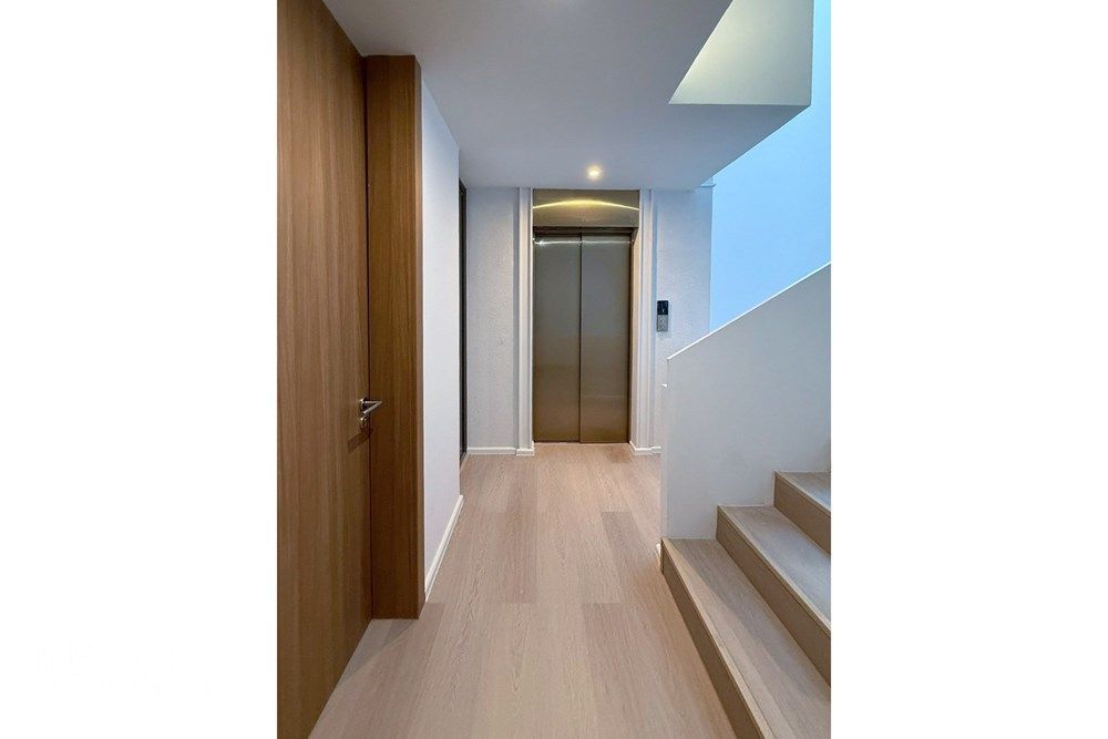 Luxury 5BR House in Sukhumvit – 220K Baht! High-tech, modern design, perfect for family or business. #Bangkok #LuxuryLiving #SmartHome #HouseForRent
Ref: 920071001-15348 Contact: Youme Youme@Executive-Homes.biz +66 81 823 0785 
                f.mtr.cool/iwnwhbtdcb