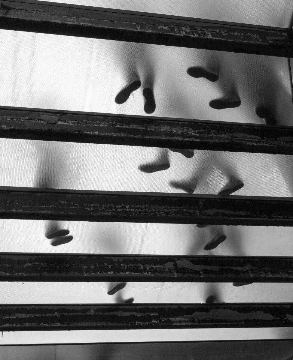 CreativeWisdom_'s tweet image. City of London, London #streetphotography #feet #blackandwhite #PhotographyTips #London