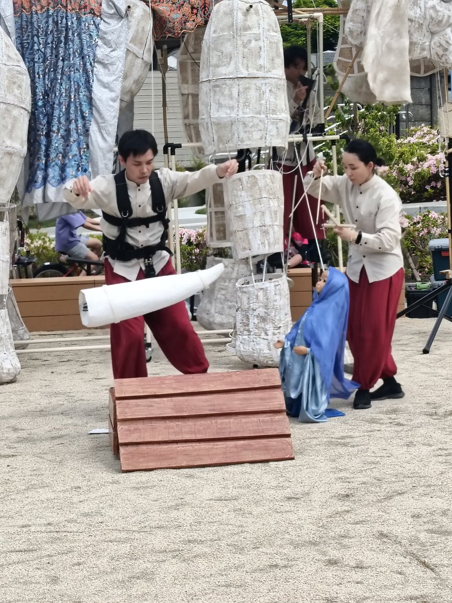 pupa6464's tweet photo. ドクトペッパズの、はくしょん。最初の物語からは初めて観れた✨️かなしいのねと思うけど、無邪気で元気なほんものの子どもたちの姿が希望そのものだった。容赦なく駆け寄るのでハラハラだったけど💦この公園には似合ってました。 https://t.co/RH8iMeMi13