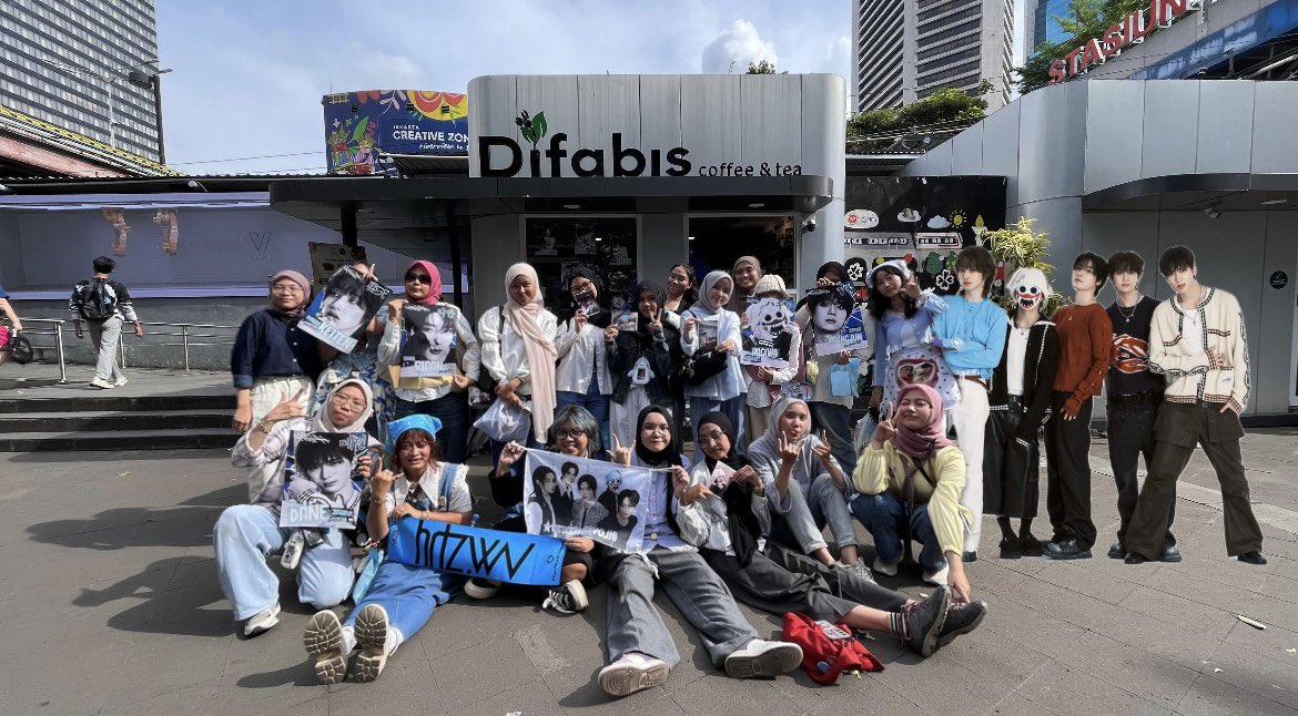 hrtwz's tweet photo. TRIMAKASI HARI INI YAH... org pada naturally funny bgt jujur gw ngobrol gatau itu di balik akun siapa bahkan ga mutualan tp ok sangat menyenangkan! ππ«°π» next danus #hrtzwav lagi kita pake tv ya :>
#νμΈ μ¨μ΄λΈ #SignandSound #FeeltheWave @Caramelowfat https://t.co/x0TrIskijb