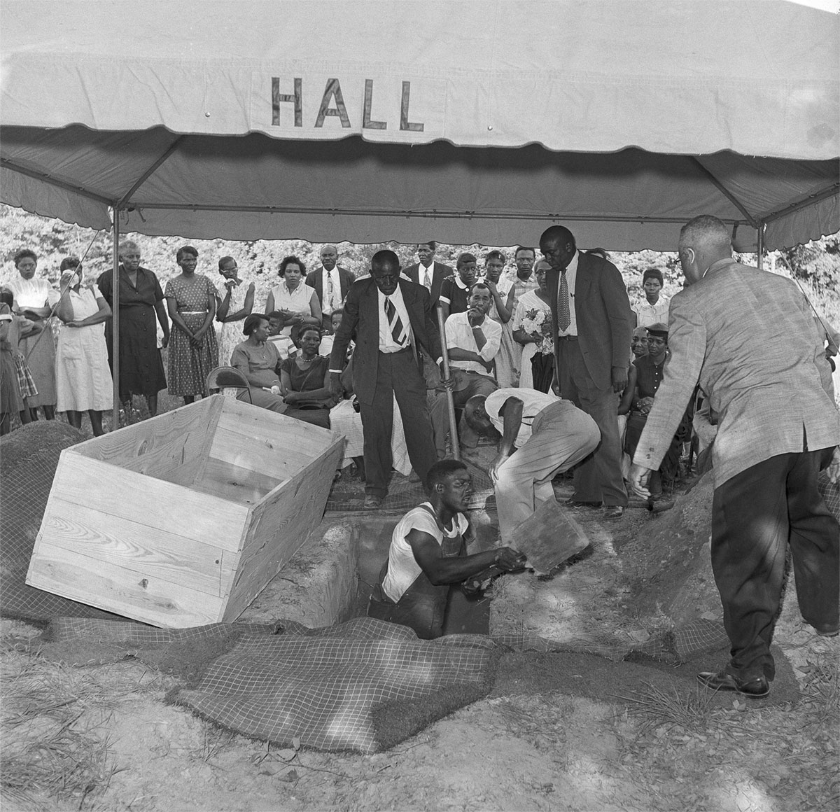 MSTODAYnews's tweet photo. On this day in 1959, hooded white men lynched Black truck driver Mack Charles Parker in Poplarville. https://t.co/tTFBkkmXT0 https://t.co/hpO5qHplKm