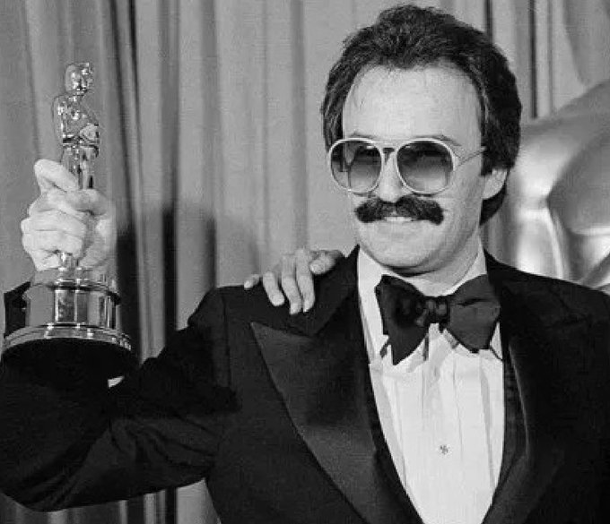 Antonio79B's tweet image. Non sono un compositore così complicato o intelligente, né sono molto interessato a diventarlo. Sono molto più felice di fare ciò che so di saper fare piuttosto che ciò che non sono sicuro di saper fare.

#Auguri a @giorgiomoroder, tre #Oscar e un David alla carriera.

#26aprile.