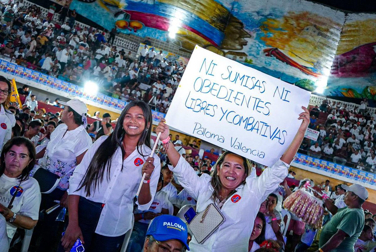PalomaValenciaL's tweet photo. Sincelejo a reventar para ponerle broche de oro a esta gira por la Costa Caribe. Quedamos felices con tanto fervor por la causa que nos une hacia la construcción de una #ColombiaMásGrande. Gracias Sucre, los queremos mucho. https://t.co/nq41scbF0A