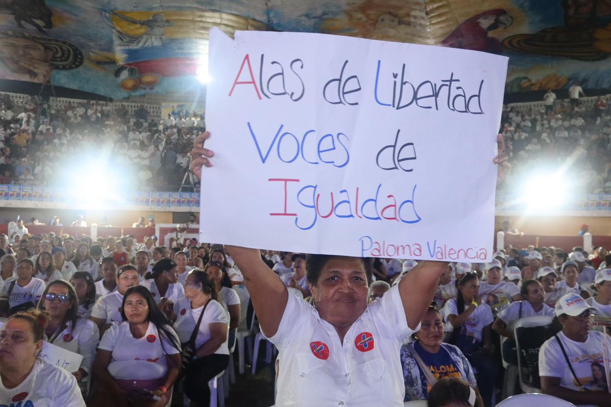 PalomaValenciaL's tweet photo. Sincelejo a reventar para ponerle broche de oro a esta gira por la Costa Caribe. Quedamos felices con tanto fervor por la causa que nos une hacia la construcción de una #ColombiaMásGrande. Gracias Sucre, los queremos mucho. https://t.co/nq41scbF0A