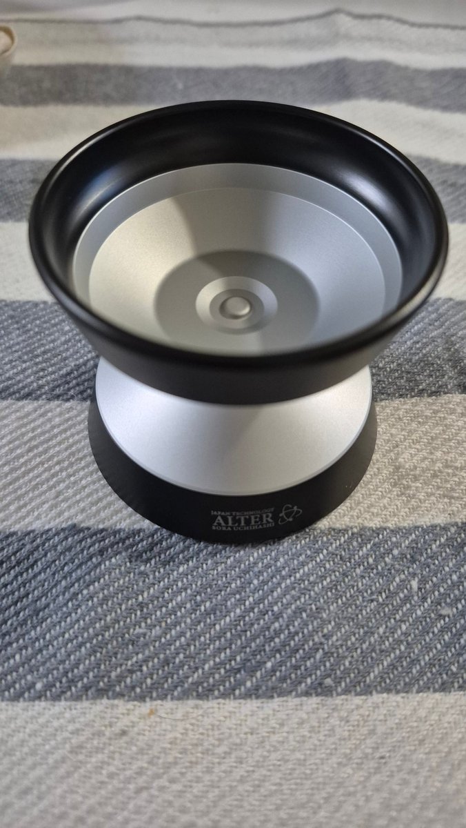 kimu_torikilove's tweet image. 誰だ！貯金するとか言ってたやつは！！
…ということでアルター買ってしまいました🪀カッケーっすね🤪軽く振ってみたけどすげぇパワーある感じしました！しっかり重さも感じれていろいろ捗りそう🤗
初JAPANTECHNOLOGYですな👾
#ヨーヨー
#アルター
#JAPANTECHNOLOGY