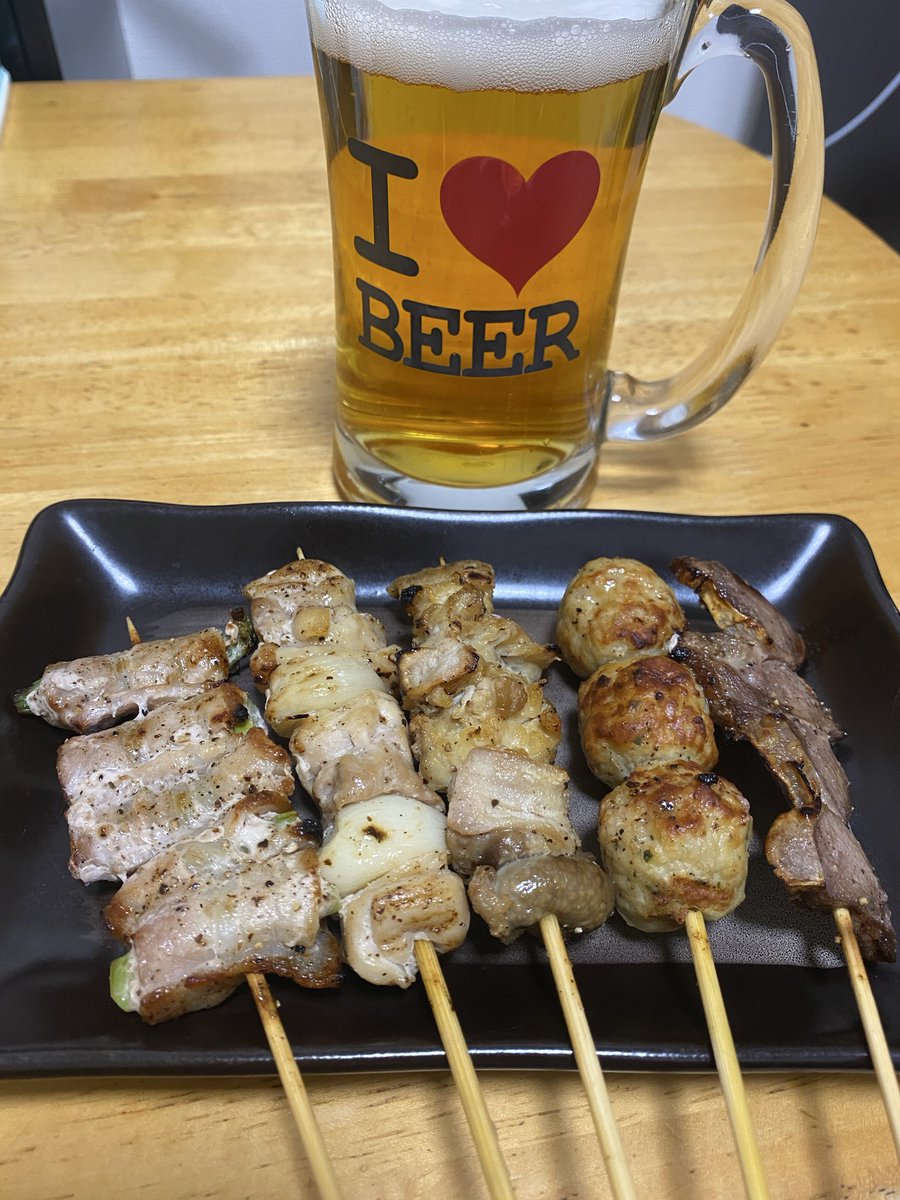 flamingoinc3310's tweet photo. 千葉県柏市でのイベント出展の帰りに94団様の焼き鳥を購入🐓
流山セントラルパーク店にお邪魔しました。

今夜は焼き鳥で晩酌です🍺

近くにお住まいの方、近くを通る方、是非お立ち寄りください！
美味しいですよ😋

@94danOfficial 

#94団
#焼き鳥
#串焼き 
#流山セントラルパーク https://t.co/6DYveq97bz