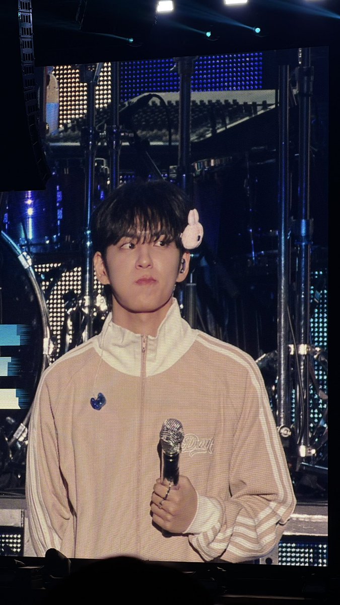 통역 해주시는거 듣는 얼굴 기염띠기ㅜㅜ