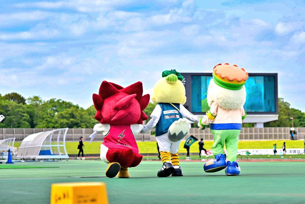 競技、カテゴリー、ホームタウン…
色んなものがバラバラな出会うはずのなかった仲間が、手を取り合って歩む姿にグッと来ました😊😊😊
#川崎ブレイブサンダース
#ロウル
#ロウルかわいいよロウル
#SCS
#ガミティ
#bellmare
#キングベル1世 
#ガミティフェス
