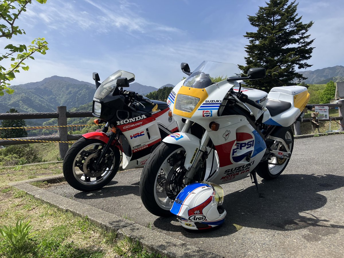 先輩の2ndバイクと角っこのいい場所で。 #VT250F #宮ヶ瀬