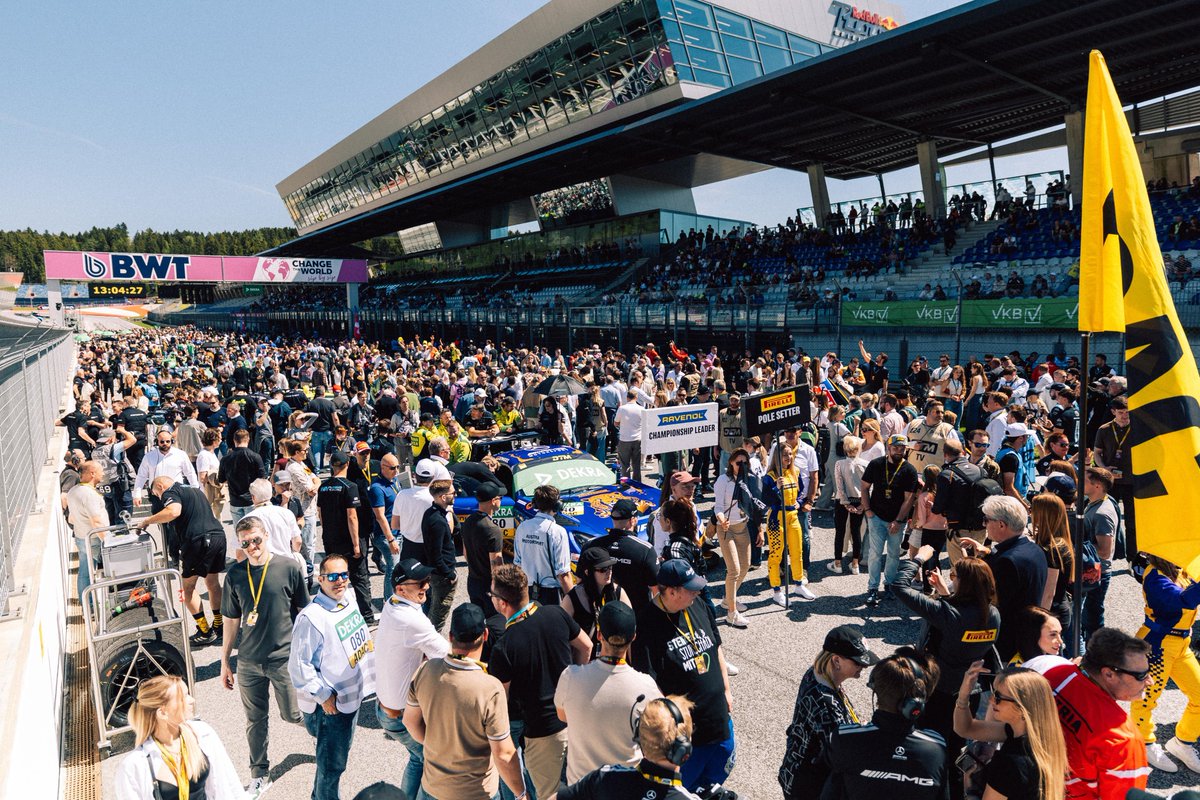 amgmotorsport's tweet image. #DTM – Grid shots from the sunny Red Bull Ring. ☀️

We’re just moments away from lights out. 🤩 

🟢 01:30 PM CEST 
📺 amg4.me/DTM2026_live

#AMG