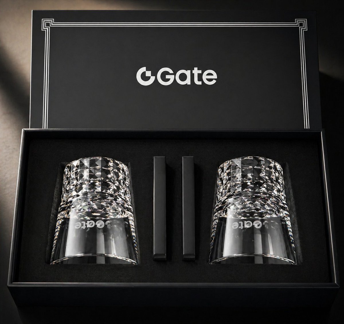 GaoShanZkk's tweet image. 收到 @Gate_zh 送来的生日礼物🎁，非常感谢 @gate_kol26 兄弟的支持，有心了！

礼盒里边是一对玻璃杯，杯子质感不错，夏天用来喝水啥的刚刚好，挺方便的。

​收到这份祝福，在此我祝愿 Gate 越来越好，也祝每一位朋友在 2026 年都能接住泼天富贵，账户翻倍！❤️

#Gate