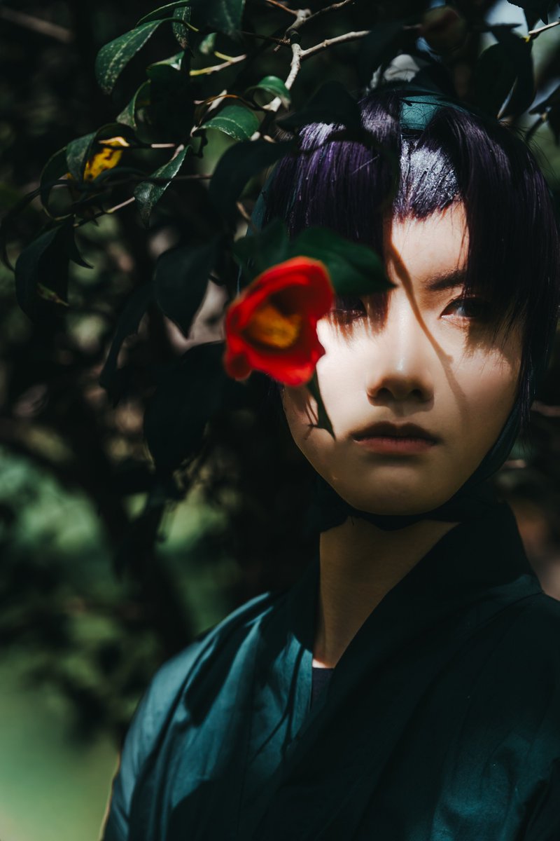 tokuni_iminai_r's tweet photo. rkrn cos　潮江文次郎
photo by街

『 椿 』 https://t.co/QuKEcoPsKM