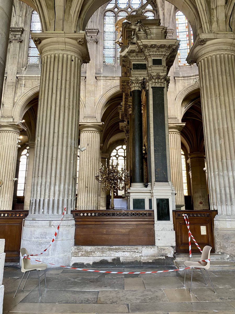 Une partie de la corniche du maître-autel XVIIe de l’église St Nicolas des Champs s’est effondrée, mais Super Menteur / Emmanuel Grégoire trouve qu’il est plus important d’avoir un adjoint aux outre-mers ou aux médias libres qu’au patrimoine, pas un sujet important à Paris…