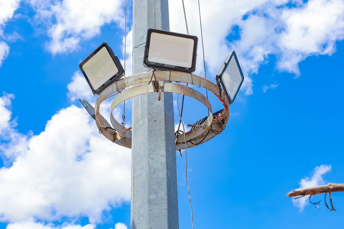 County_20's tweet photo. More than 165 floodlights have been installed across markets and trading centres, a major milestone achieved under Governor @AnneWaiguru’s urban development agenda.  #WiraWarie #FinishingStrong #KaziIongee #FinishingStrong https://t.co/zsgOs7Iplg