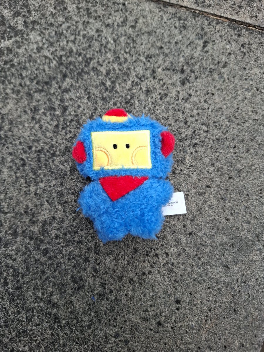 Hay teume adakah yang kehilangan doll TRUZ HIKUN di depan vanue gbk klo ad DM aku yakk🙏