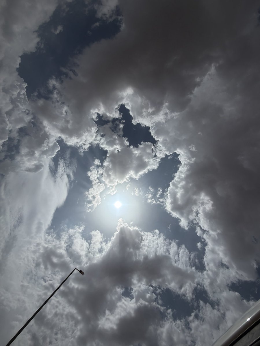 iiioxi6's tweet photo. سبحان الخالق ☁️✨ https://t.co/u2iQ8d3HmR