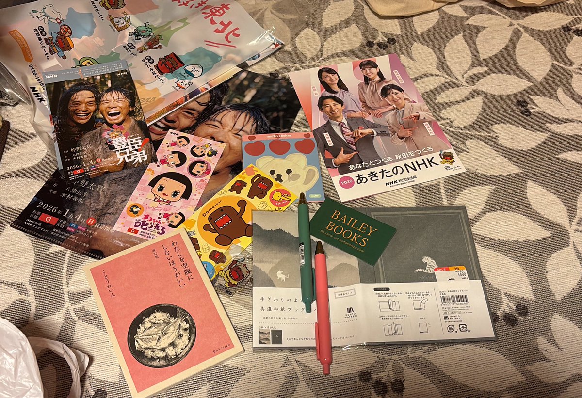 hipomin3's tweet photo. 本日の購入品and貰ってきたもの。
豊臣兄弟！のクリアファイルは、裏側に歴代大河一覧表が載ってたよ。あと新製品のペンと、行きたかった本屋で買った欲しかった本 #BAILEYBOOKS #大仙市 #LOFT #NHK https://t.co/SFiahxcyWL