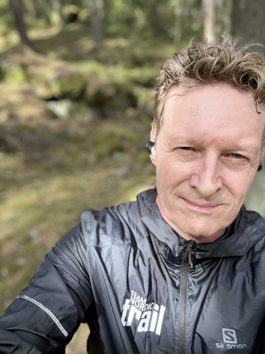 myola1's tweet photo. Skogen🌲. Springa ifrån vår galna värld en stund 🙌🏻✨ #trailrinning #löparvad #löpning https://t.co/bzJ2VC01CS
