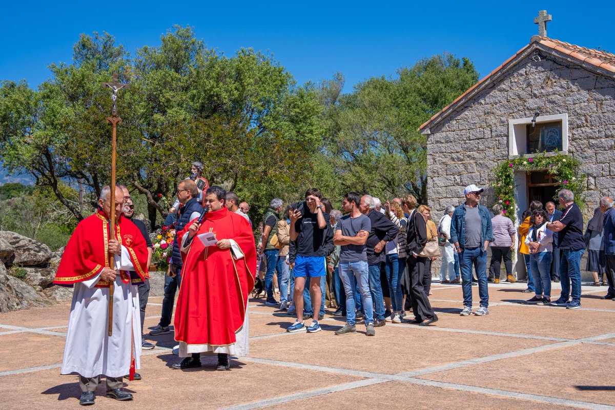 JC_Angelini's tweet photo. Cumunioni è spartera sta mani, in Ceccia, in tornu à San Marcu! Tanti ringrazii à i paisani di Ceccia è à tutti l’amichi prisenti. 

In a grazia di Diu… è pà l’avvena di i nosci rughjoni. https://t.co/nAHTTBkk58