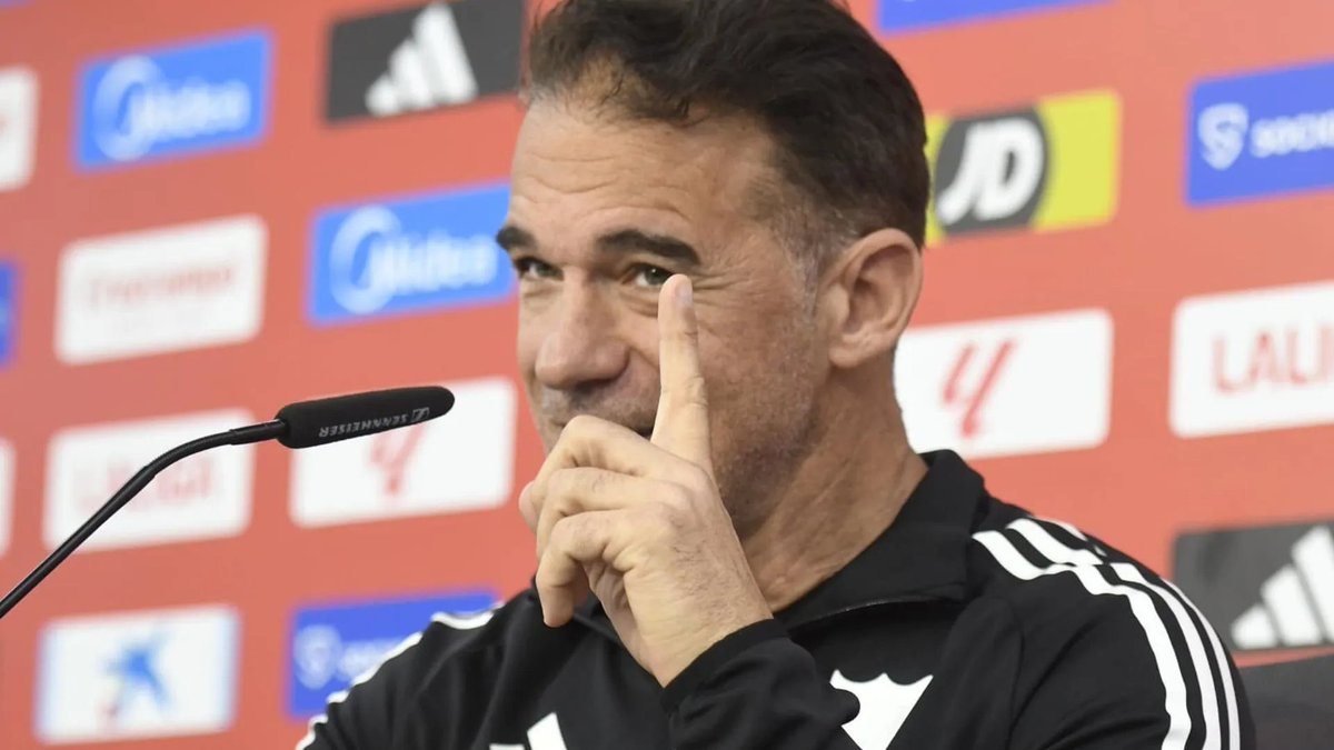 alvaritomfs's tweet image. 🔴 García Plaza: "Me estoy dejando la vida en el #SevillaFC No he echado más horas en mi vida de las que estoy echando ahora. Parezco un autista, con perdón de los autistas y tengo un familiar al que quiero muchísimo. No hago nada. No he pisado Sevilla aún. Doy todo lo que tengo"