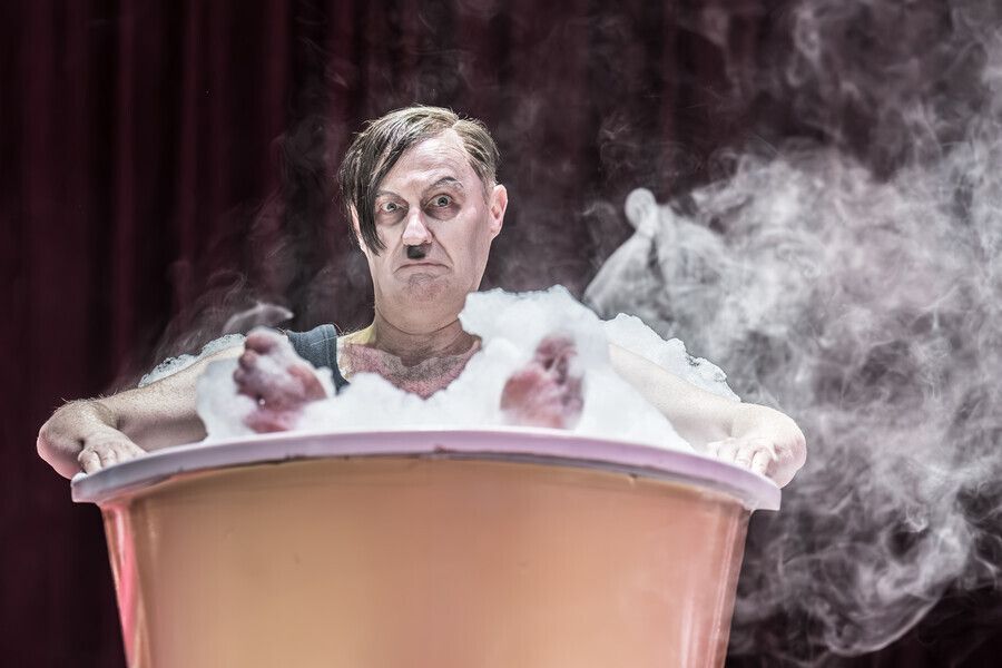 BrumHour's tweet image. ⭐⭐⭐⭐⭐"Sharply satirical"

The Resistible Rise of Arturo Ui is at @TheRSC until 30th May.
Read @DavidFoxTheatre's press night review for #BrumHour here: brumhour.co.uk/the-resistible… 
#Theatre