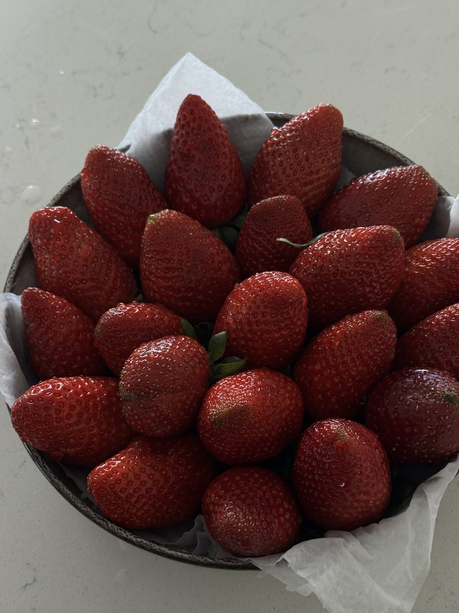 Ребят, прошу заценить размер этой КЛУБНИЧИНЫ