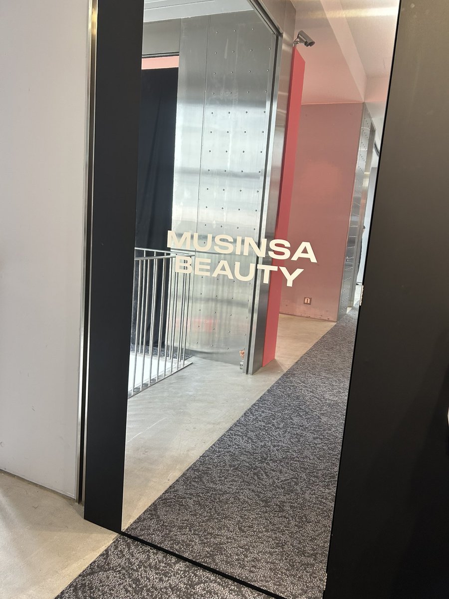 p04j09woo28py's tweet image. 渋谷のMUSINSA POPUP行ってみた🖤
#ムシンサ
#ムシンサポップアップ
#MUSINSA
#MUSINSAPOPUP