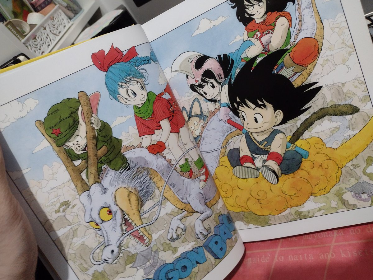 haveheartx's tweet photo. minha namorada me deu um artbook de dragon ball, é apenas o melhor presente que já recebi na vida https://t.co/akD85Ht55o