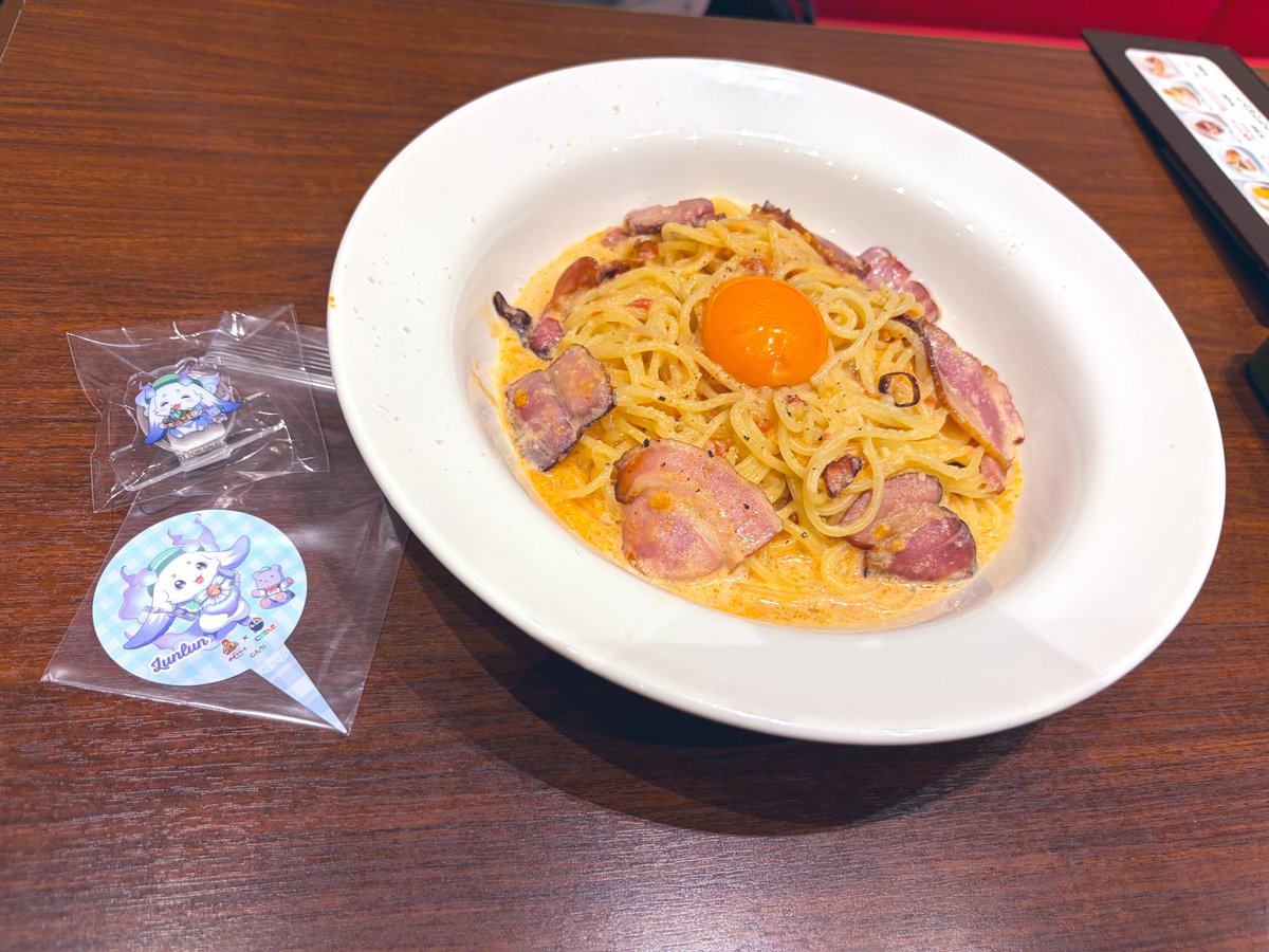 zero_0_maru's tweet photo. ふらっと立ち寄ったらにじさんじコラボやってた！
ノベルティ類は全部ルンちょまだった🤣
満足じゃ〜🍽️

#ルンルンポポラさンゴ #にじさんじ #ポポラマーマ https://t.co/fWw8c3LzUJ
