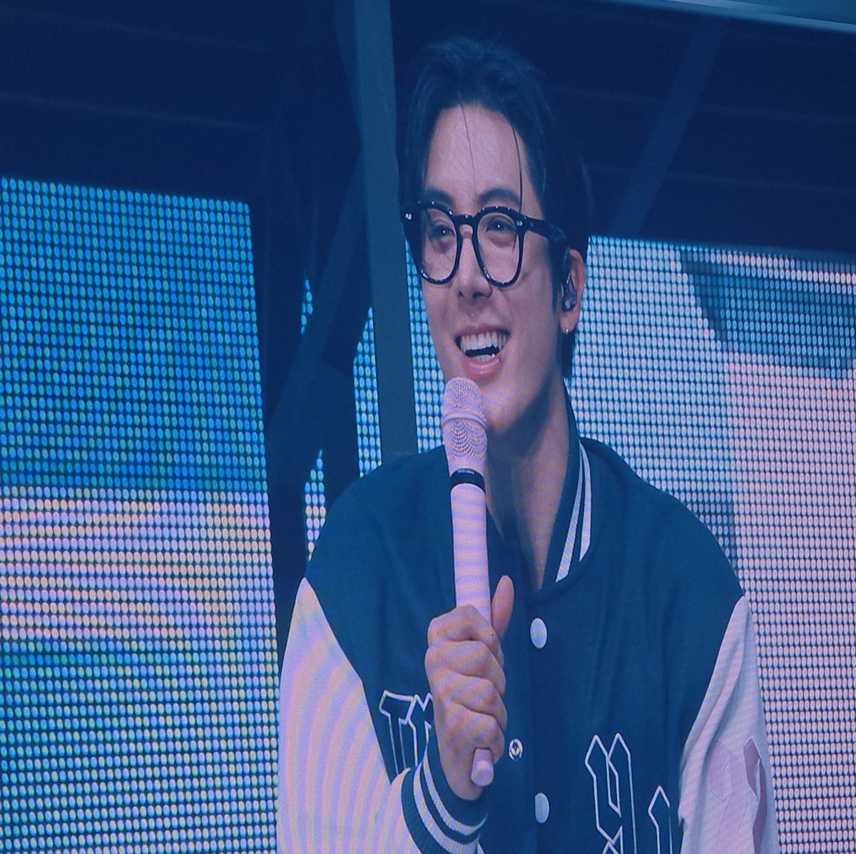 deobimom's tweet photo. ERIC WITH GLASSES

#ERIC #에릭 https://t.co/nOfSqPEWJG