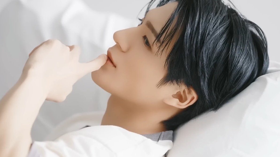 line ★★⁶⁵ tweet media