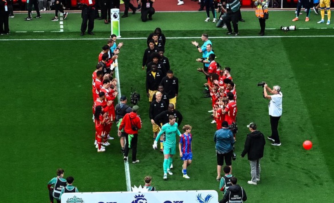 F25w5's tweet image. يوماً أراك فيه لا يُشابهه شيئاً 
وحدك مُختلف يا ملذّة حياتي💙

#MATCHDAY