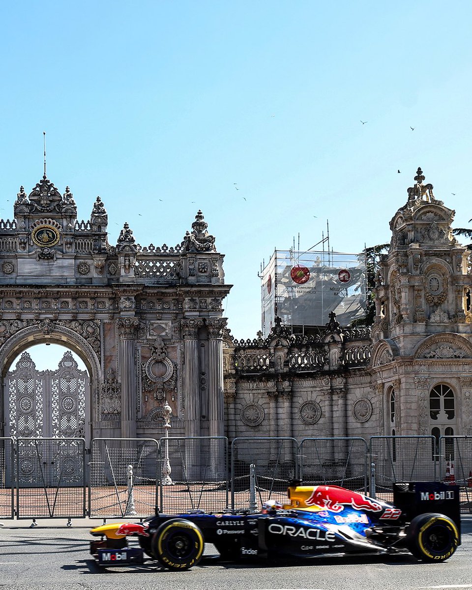 GoTurkiye's tweet photo. The roar of F1 echoes through İstanbul. From Galataport to Dolmabahçe Palace, the city turns into the track. Starting from 2027, the Turkish Grand Prix returns to İstanbul Park for 5 years, bringing the energy of Formula 1 back to İstanbul. Speed meets the streets. 

#GoTürkiye #F1 #Formula1 #TurkishGrandPrix #TurkishGP