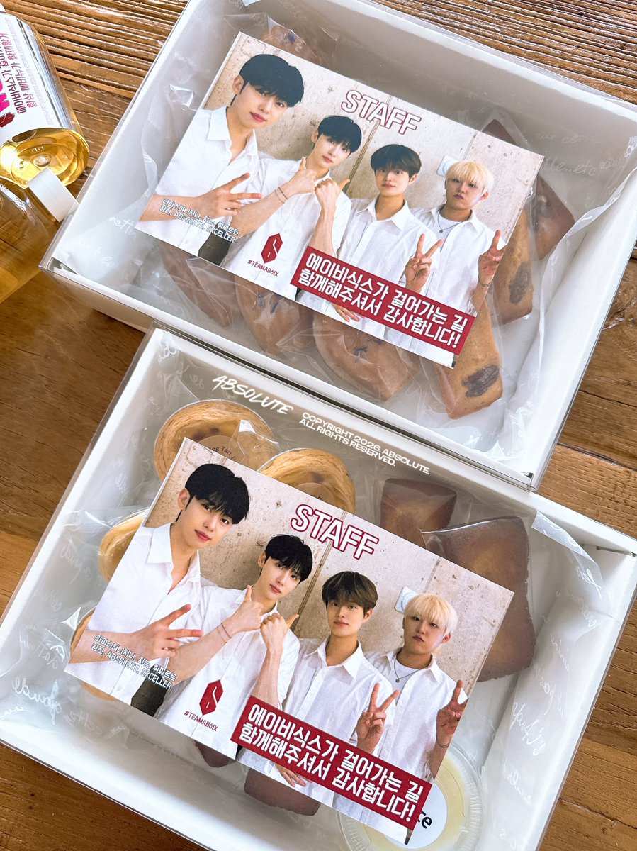260425 17:20
마지막 팬사인회에 식사 서포트를 하였습니다🍱
예삐들 맛있게 먹었길➰♥️
#AB6IX #박우진 #김동현 #이대휘 #전웅